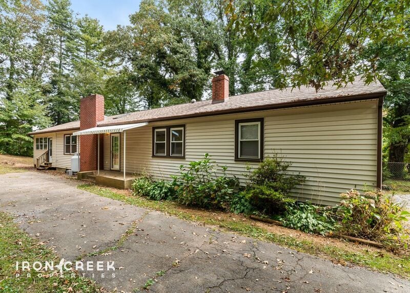 Primary Photo - 307 Northeast Ave
