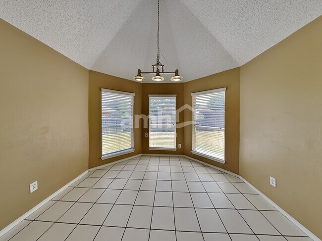 Building Photo - 6501 Gardenia Dr