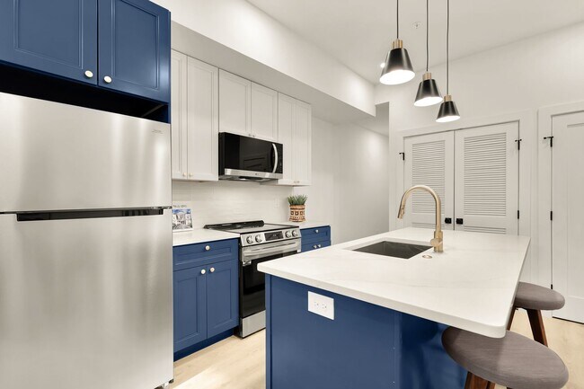 Building Photo - 1630 K St NE