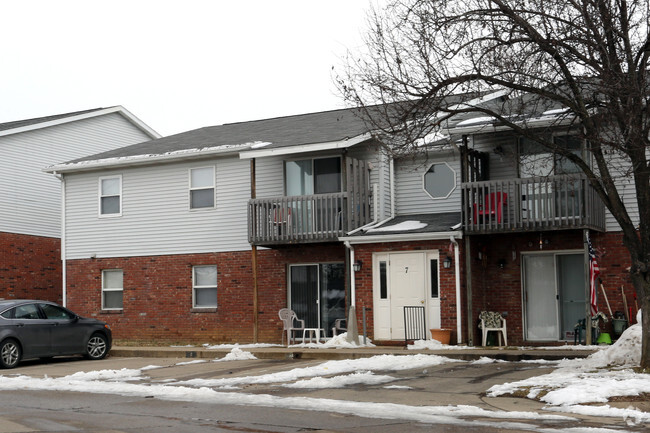 Building Photo - Seven Oaks Apartments