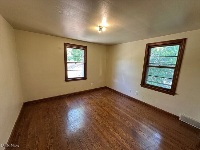 Foto del edificio - 28 W Boston Ave