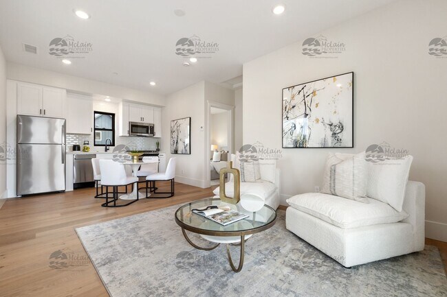 Foto del edificio - 3739-3751 Adams Street