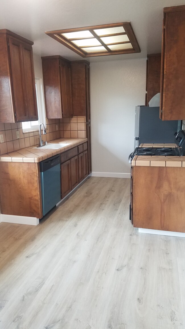 Kitchen - 1570 Gabilan Dr