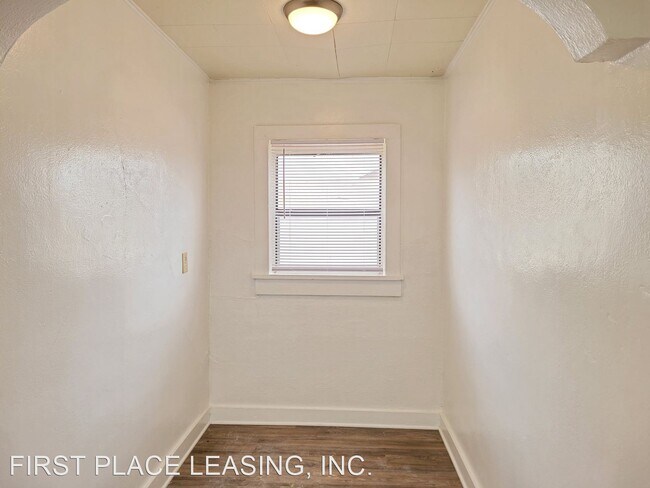 Building Photo - 2 br, 1 bath House - 1303 E. 4th St.