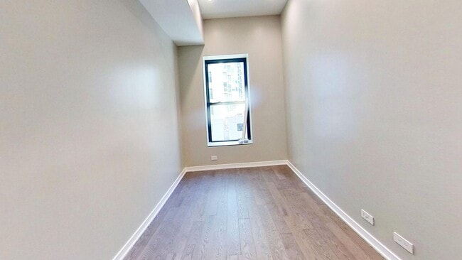 Building Photo - Just Rehabbed Top Floor River North One Be...