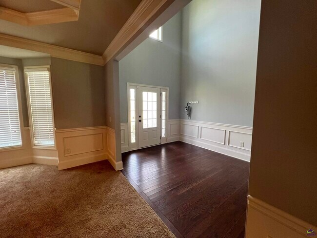 Building Photo - 204 Arden Dr