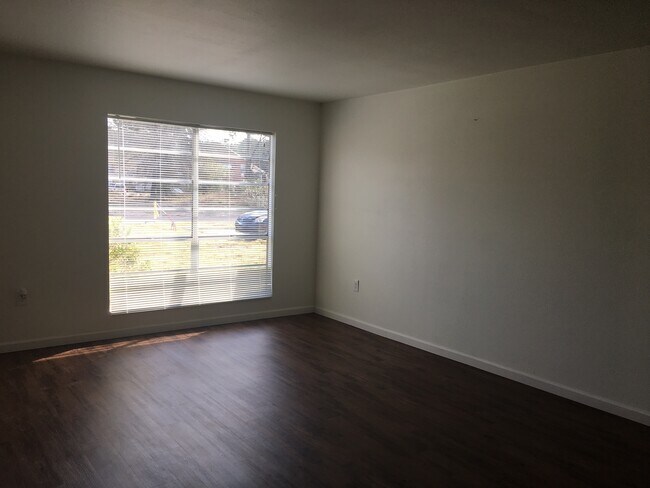 Building Photo - 2630 Kelli Dr