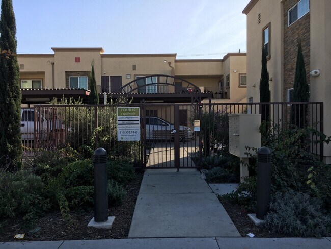 Building Photo - 440 E Sepulveda Blvd