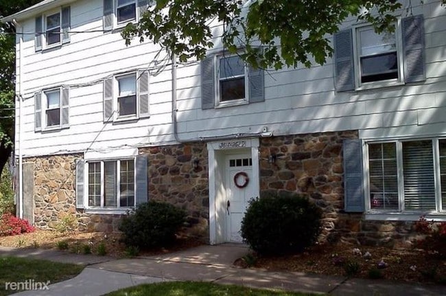 Building Photo - 2625 N Old Bethlehem Pike