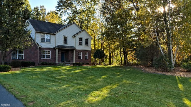Building Photo - 5 br, 3 bath House - 2827 Pine Blfs