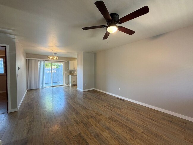 Foto del edificio - Updated 2 Bedroom With Fenced in Yard in Berthoud - Available 5/1