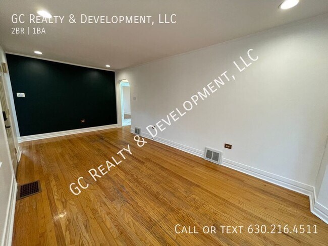 Building Photo - ***NEW LISTING!! / ELMWOOD PARK / UPDATED ...
