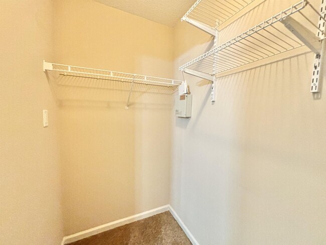 Foto del edificio - 9879 Averbury Dr