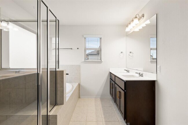 Building Photo - 3560 Pauling Loop