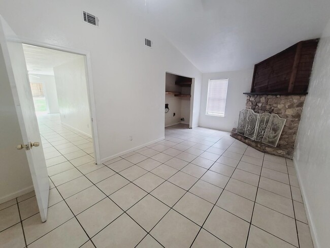 Building Photo - 3209 Hester Dr