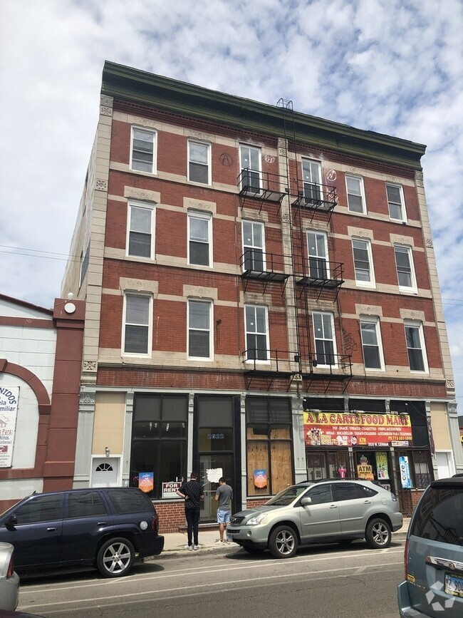Building Photo - 2620 W Cermak Rd