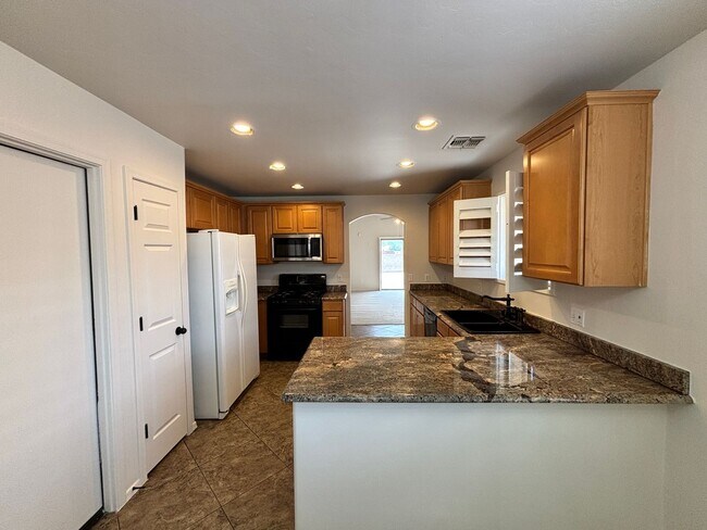 Building Photo - 3559 W Lost Village Ln