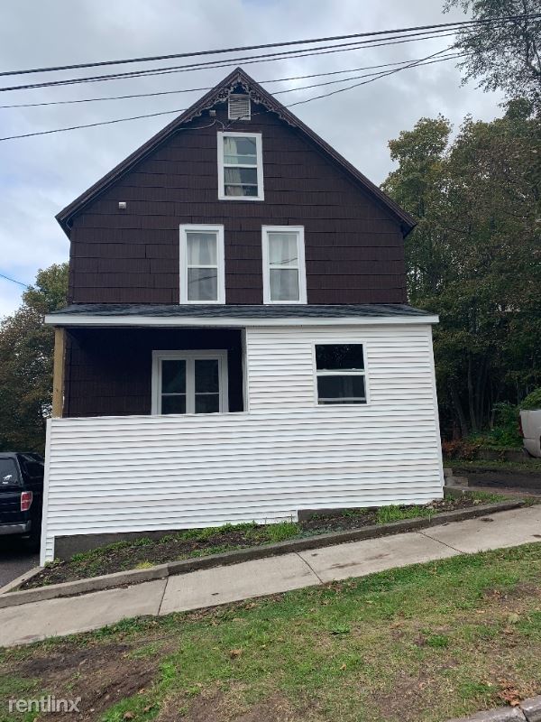 Primary Photo - 8 br, 2 bath House - 407 Dodge St.