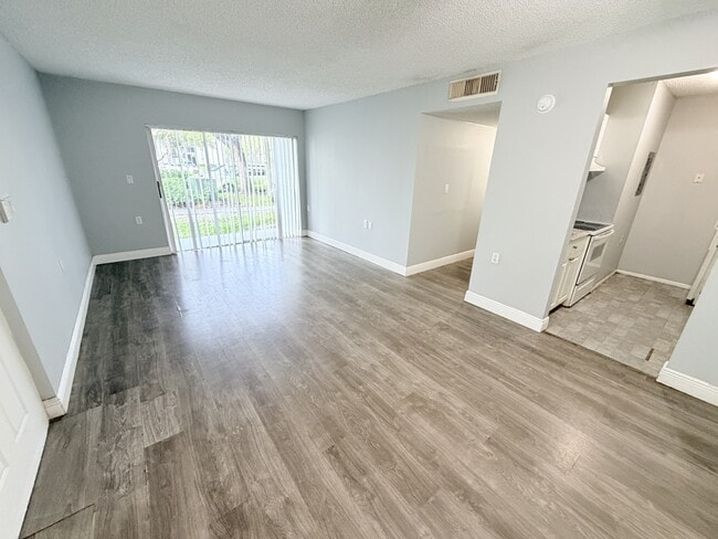 Foto del edificio - 105 Benoist Farms Rd