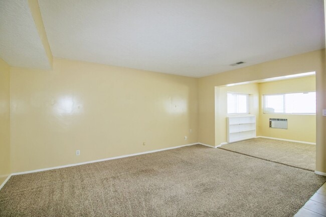 Building Photo - Cozy 2 Bed, 1 Bath Pet-Friendly Home with ...