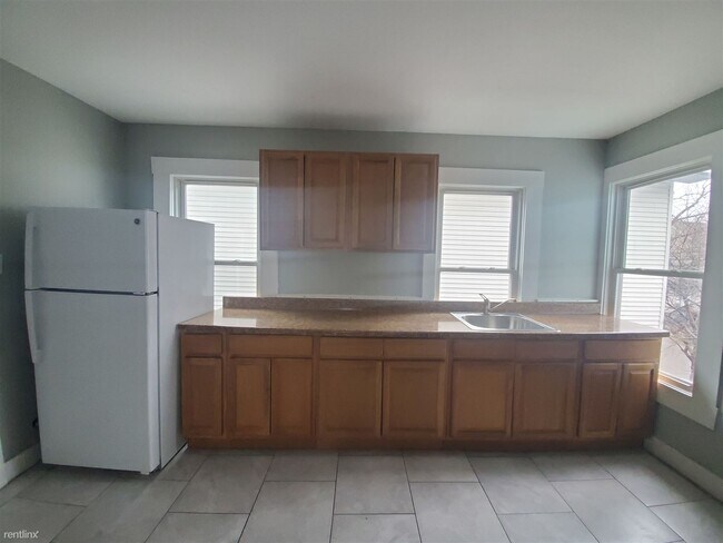 Foto del edificio - 2 br, 1 bath Apartment - 212 Exchange St 2