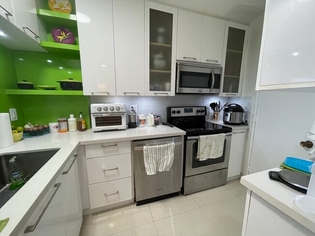 Foto del edificio - 2899 Collins Ave