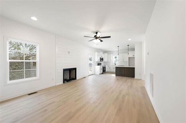 Building Photo - 3216 South Oaks