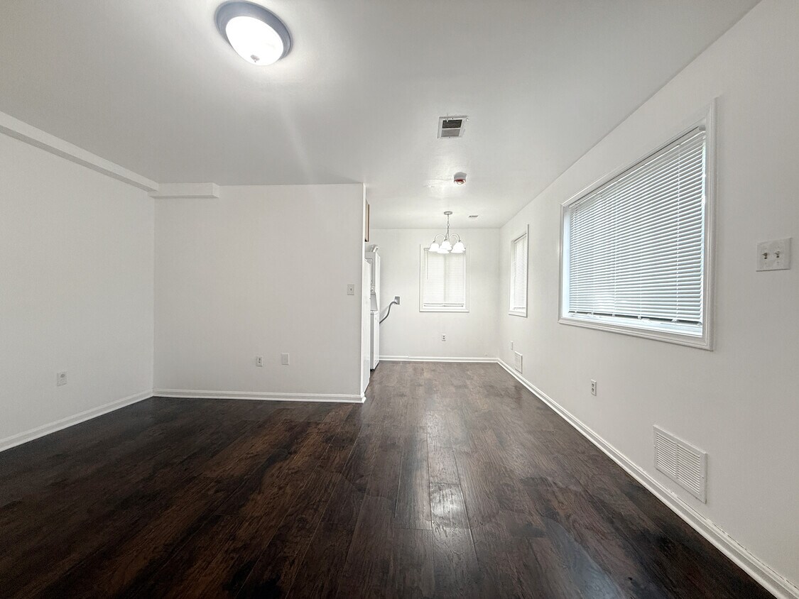 Foto principal - 506 Eastern Ave NE