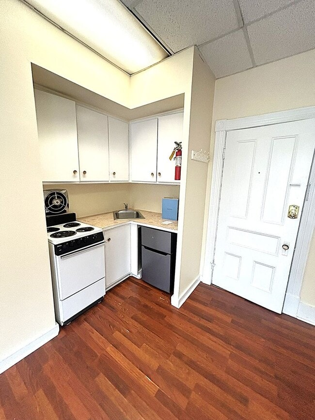 Building Photo - 46 N Prospect St