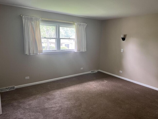 Building Photo - 7010 Terrace Dr