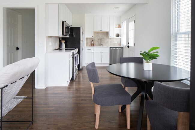 Lovely breakfast nook. - 203 Leake Ave