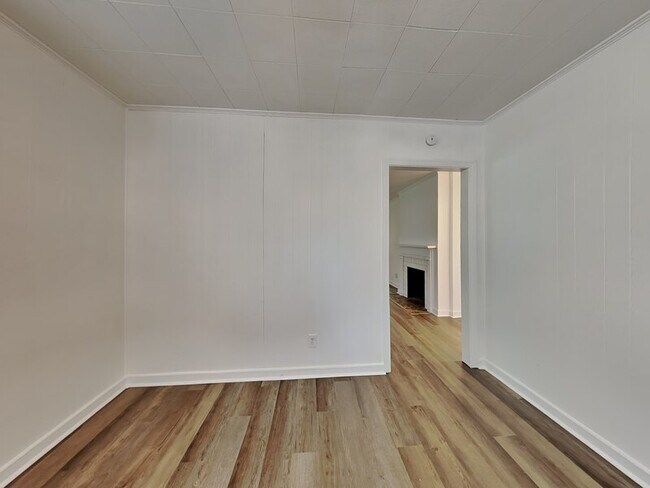 Foto del edificio - 340 Woodward Rd