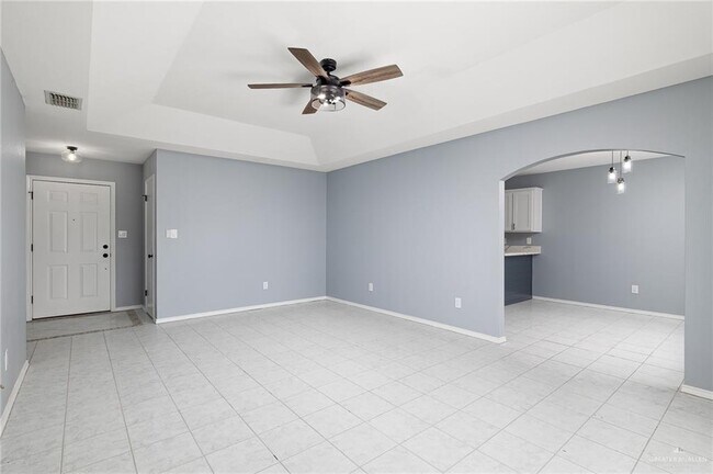 Foto del edificio - 2401 Wildflower Dr