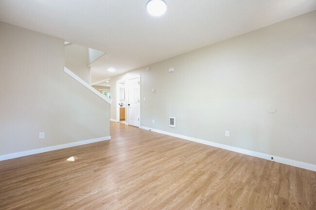 Building Photo - 117 SE 129th Ave