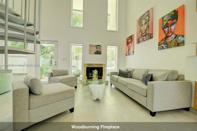 Building Photo - 3176 Mary St