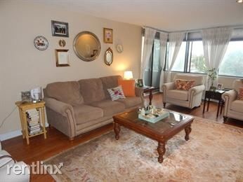 Somerville S The Commons Begins Leasing With Units Starting At 2 100 A Month Alexandra Hotel Prospect Hill The Unit