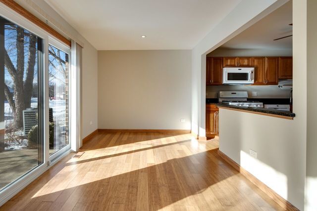 Foto del edificio - 947 Cumberland Ct