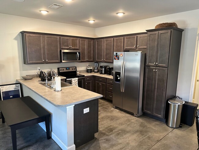 Building Photo - Three Bedroom Near Five Points Available