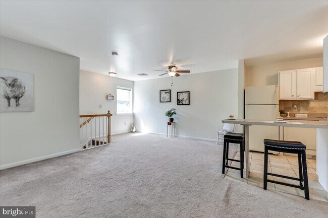 Building Photo - 606 Horseshoe Dr