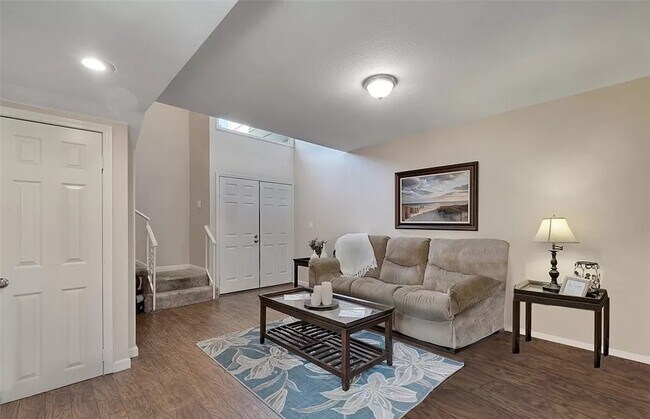 Building Photo - 10550 Knott Ave