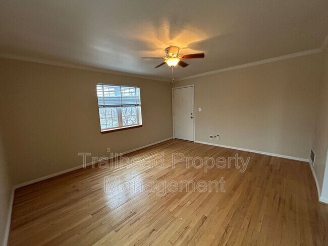 Foto del edificio - 320 E Gregory Blvd