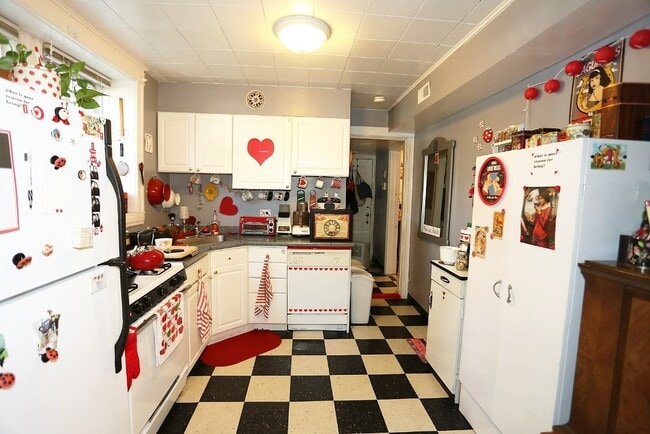 Foto del edificio - 2647 N Sacramento Ave