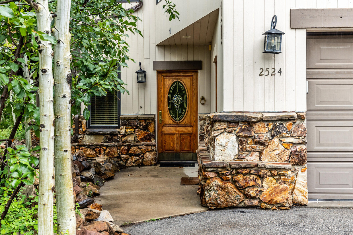 Primary Photo - 2524 Aspen Springs Dr