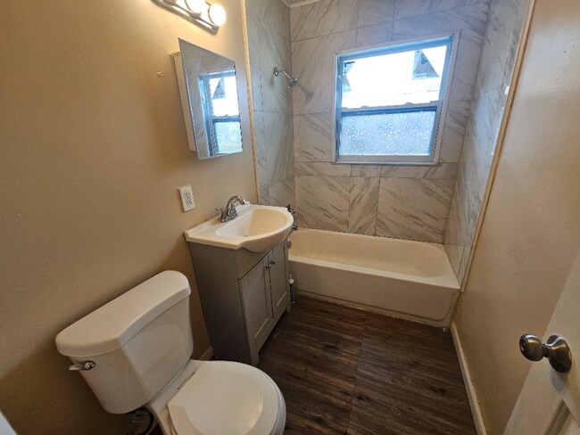 Foto del edificio - 4719 Manatee Dr