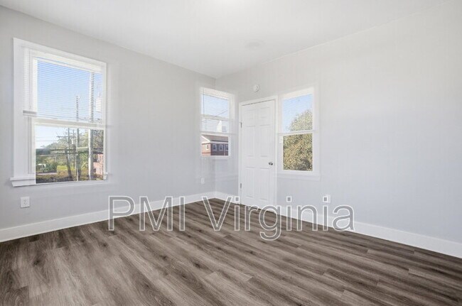 Building Photo - 3122 Tidewater Dr