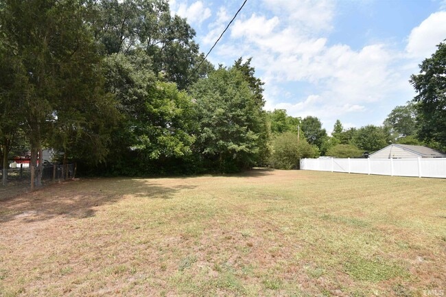 Building Photo - 703 Hare St