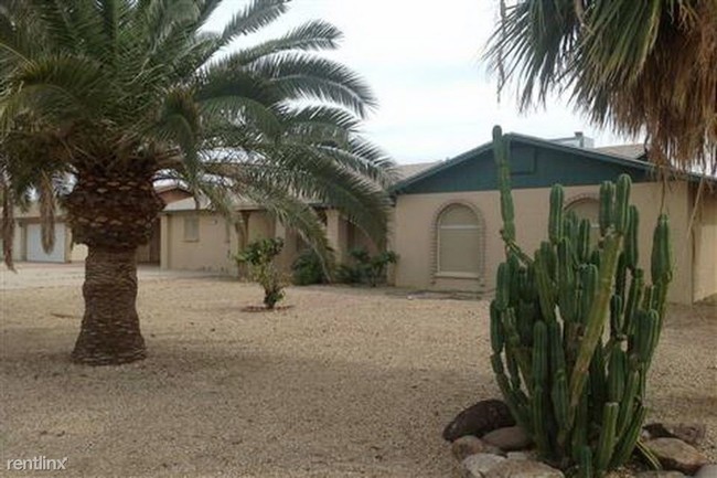 Building Photo - 2063 W Morningside Dr