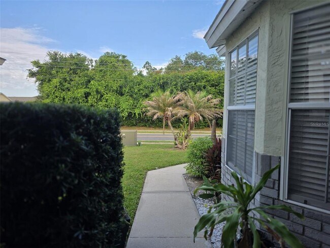 Building Photo - 135 S Roma Way