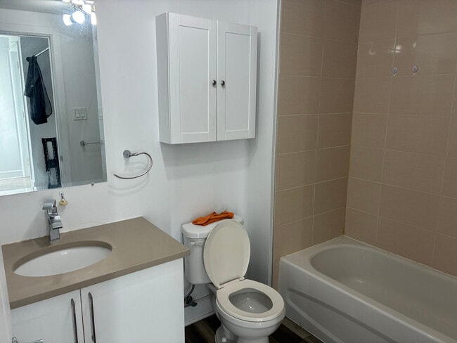 Building Photo - 3405 Av Benny