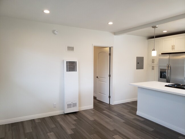Building Photo - 5567 Inglewood Blvd